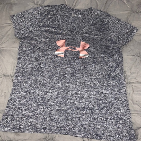 Under Armour Tops - 💐Under Armour T-Shirt💐